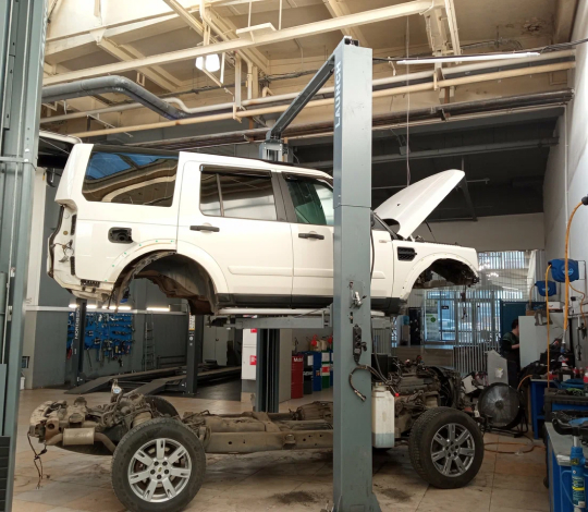 Опытная команда 77Land Rover по обслуживанию и ремонту автомобилей Land Rover